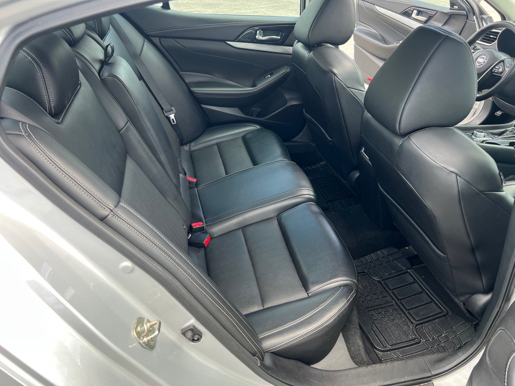 2017 Nissan Maxima Image 39