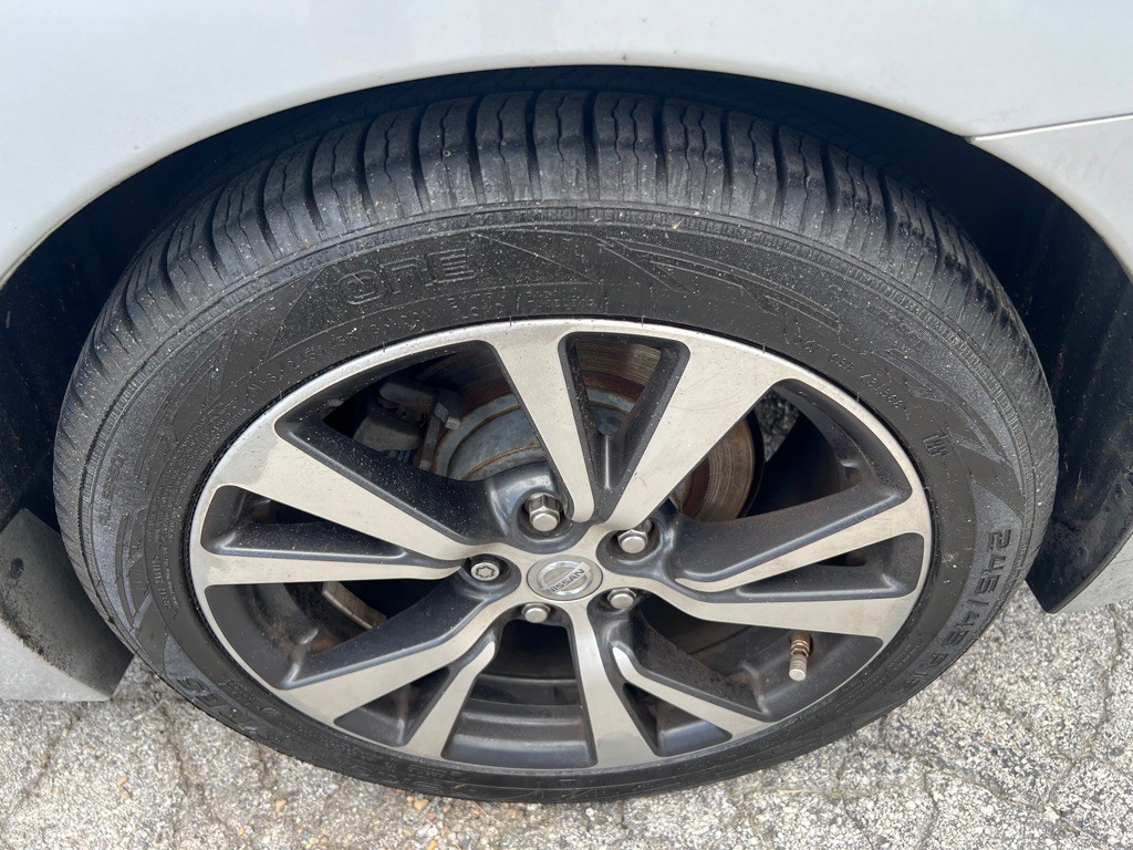 2017 Nissan Maxima Image 46