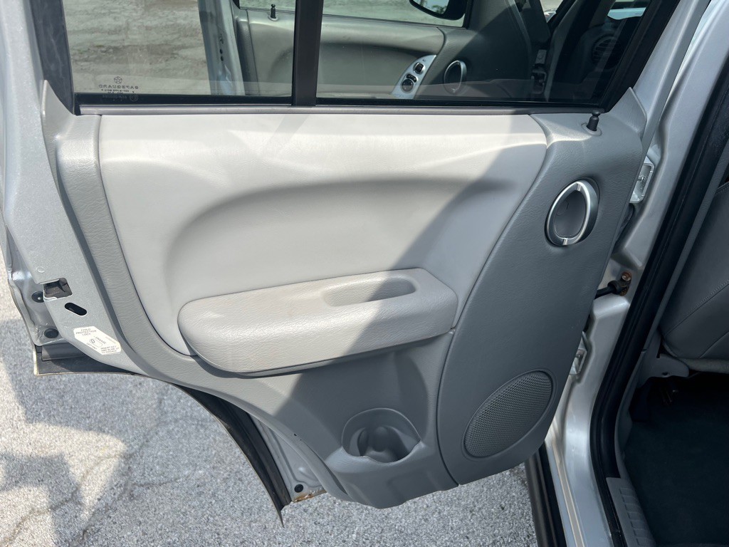2007 Jeep Liberty Image 12