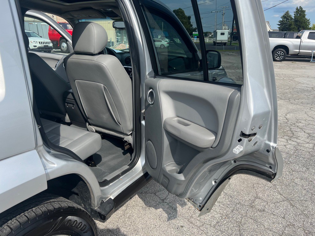 2007 Jeep Liberty Image 18