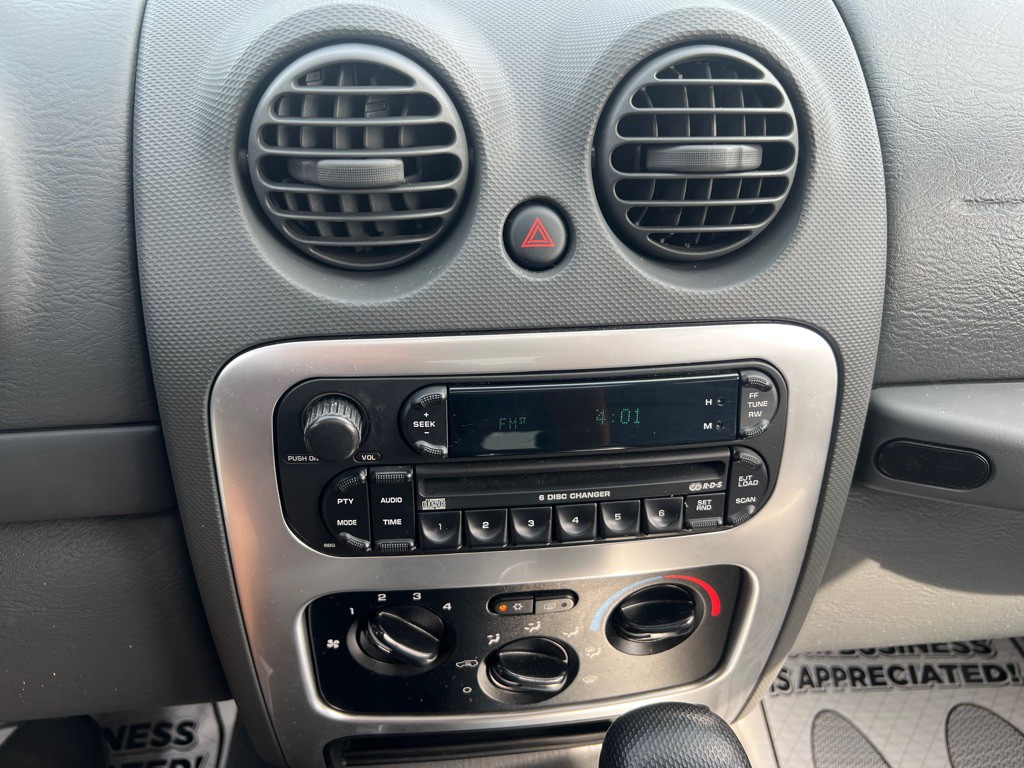 2007 Jeep Liberty Image 24