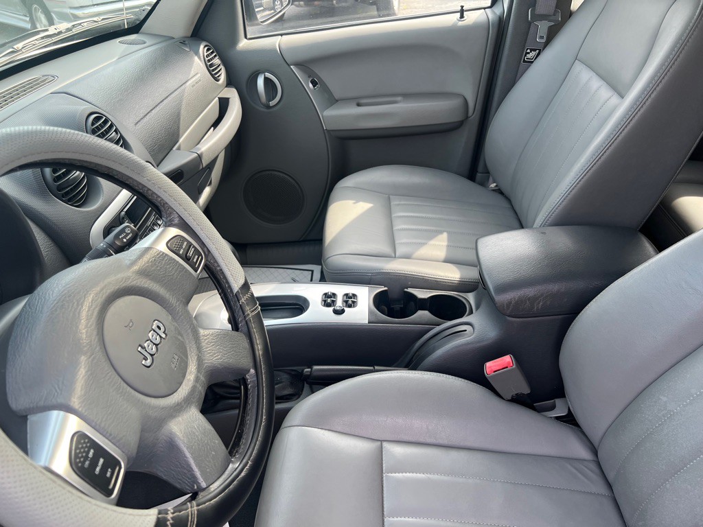 2007 Jeep Liberty Image 28