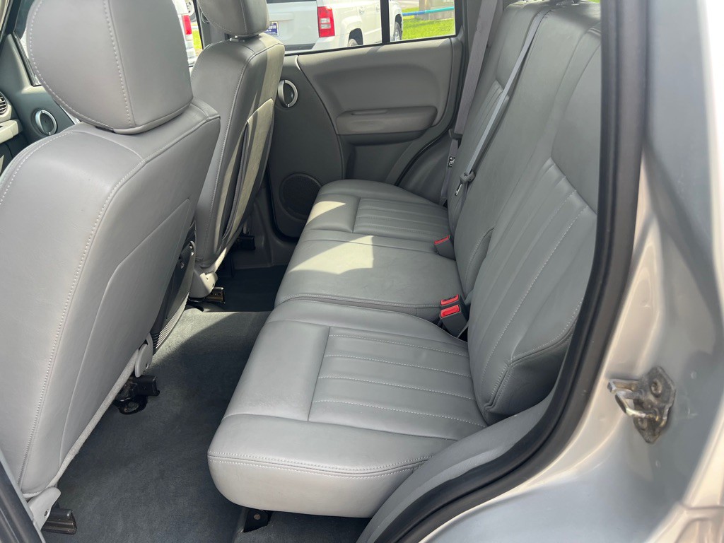 2007 Jeep Liberty Image 30