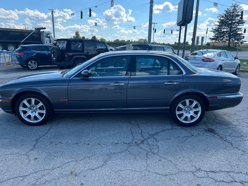 2004 Jaguar XJ Image 2