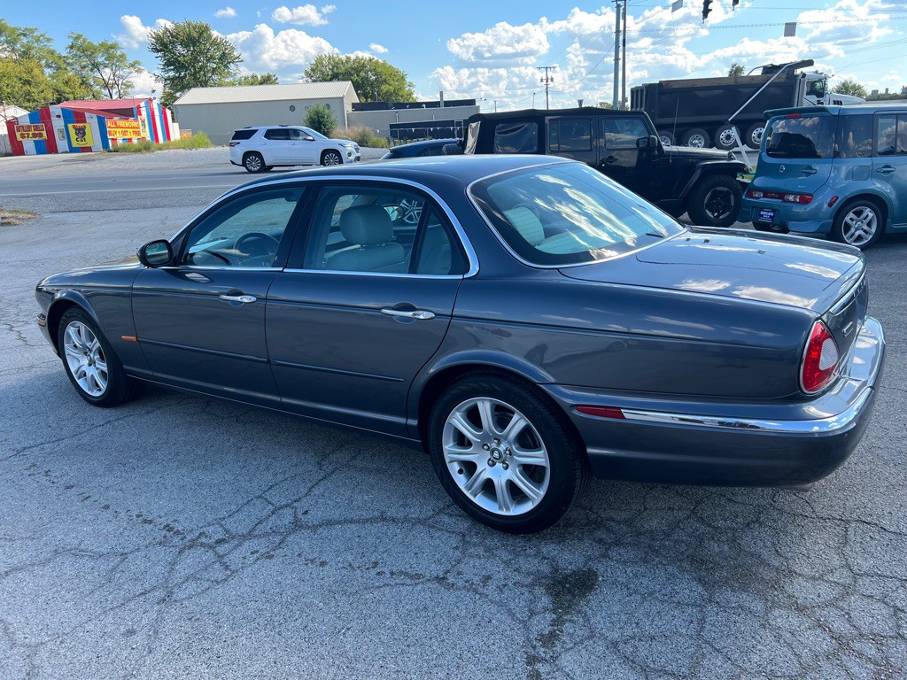 2004 Jaguar XJ Image 3