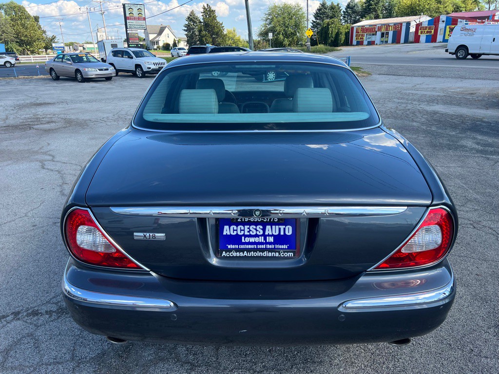2004 Jaguar XJ Image 4