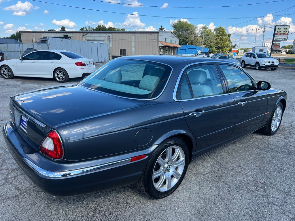 2004 Jaguar XJ Image 5