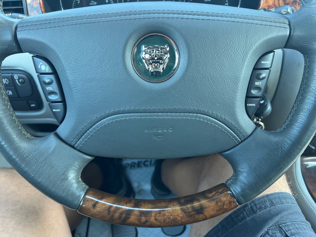 2004 Jaguar XJ Image 20