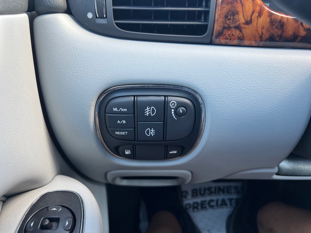 2004 Jaguar XJ Image 21