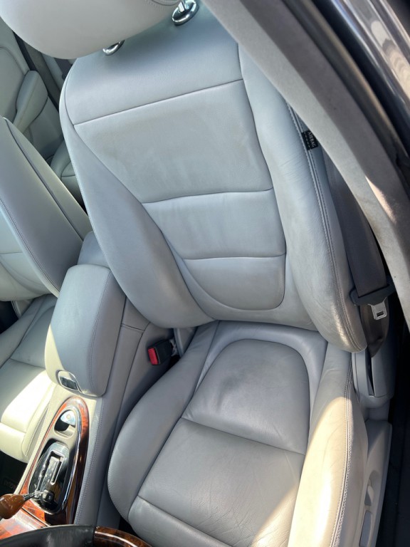2004 Jaguar XJ Image 29
