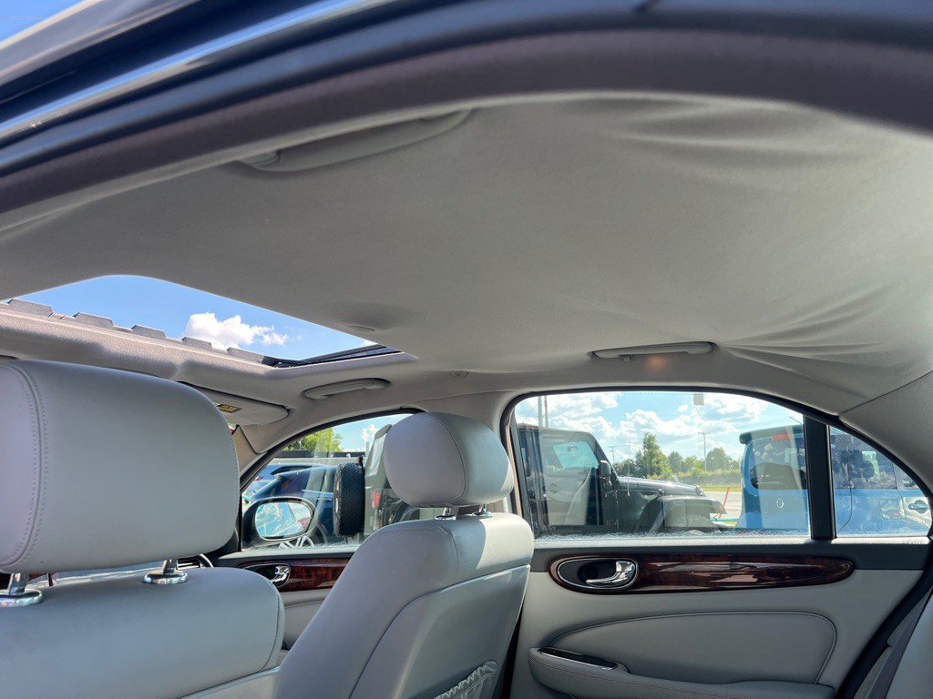 2004 Jaguar XJ Image 34