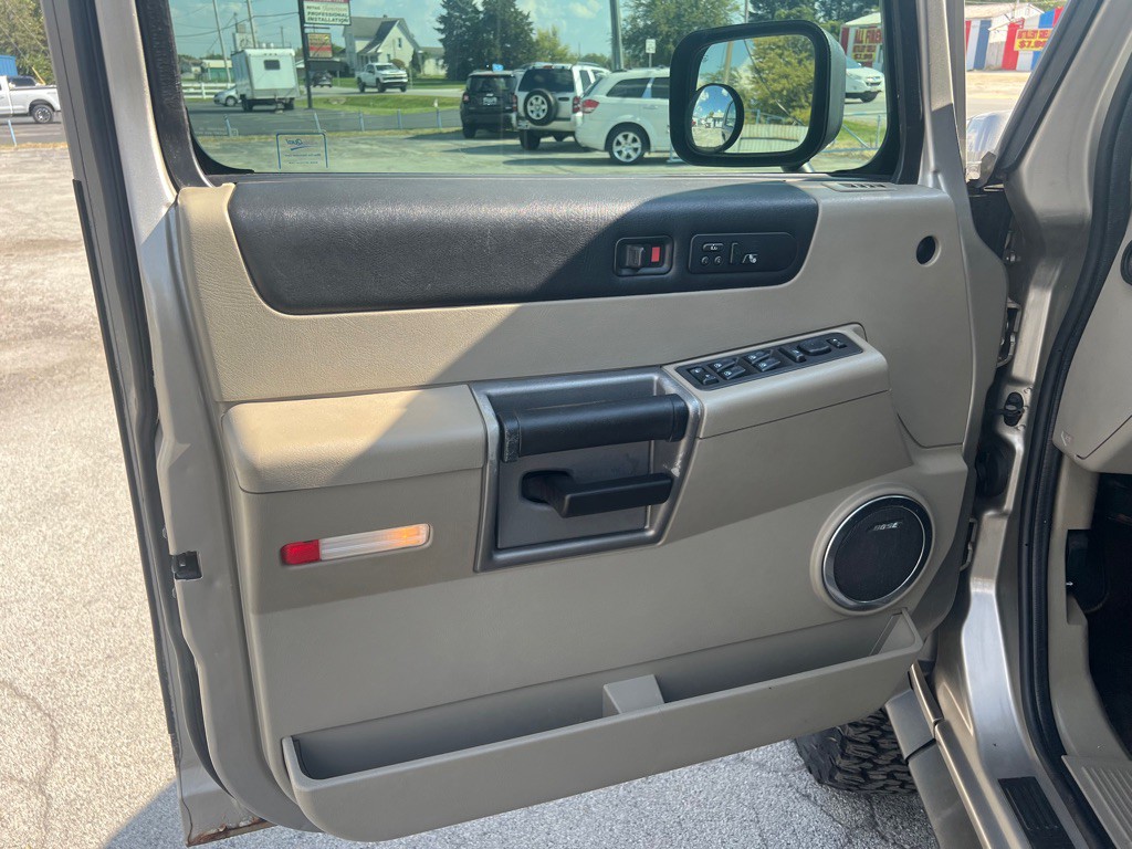 2003 HUMMER H2 Image 10