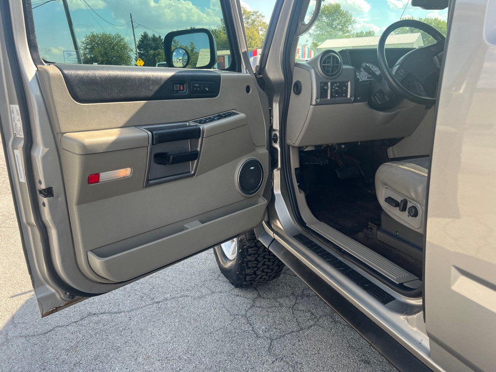 2003 HUMMER H2 Image 11