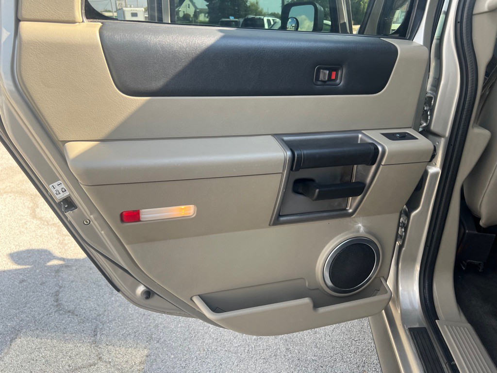 2003 HUMMER H2 Image 12