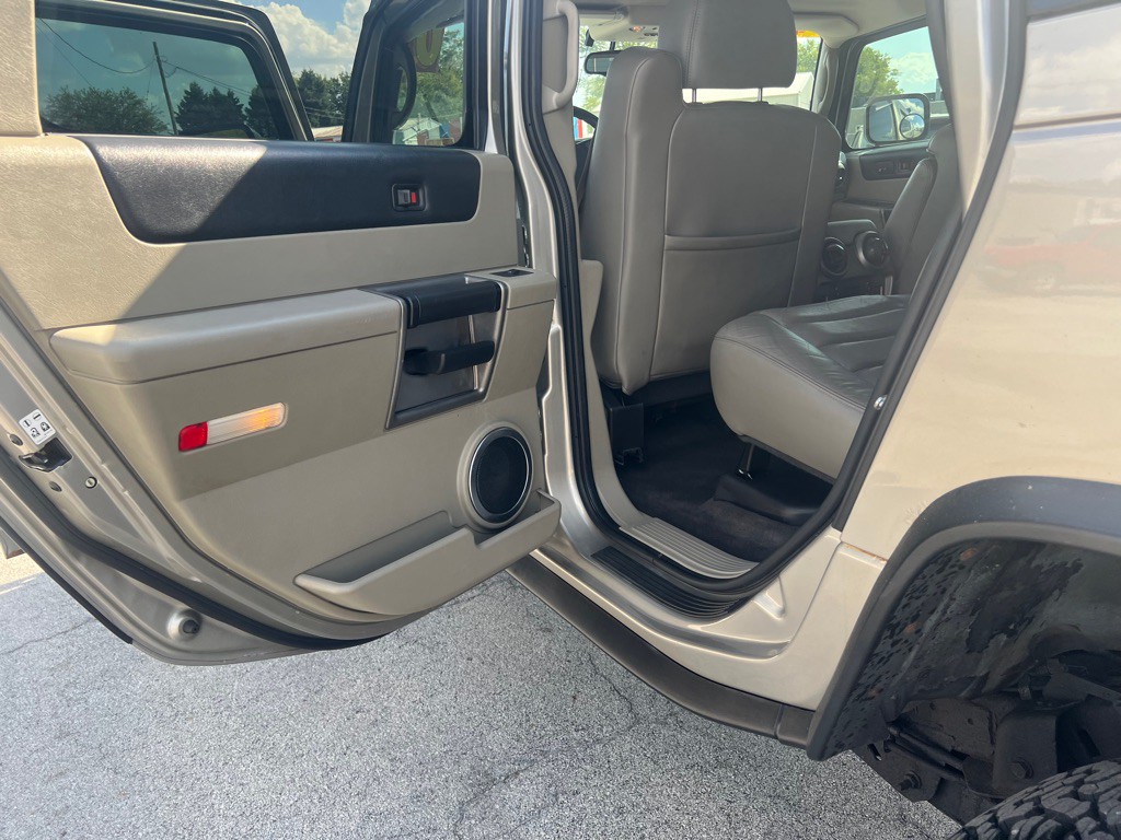 2003 HUMMER H2 Image 13
