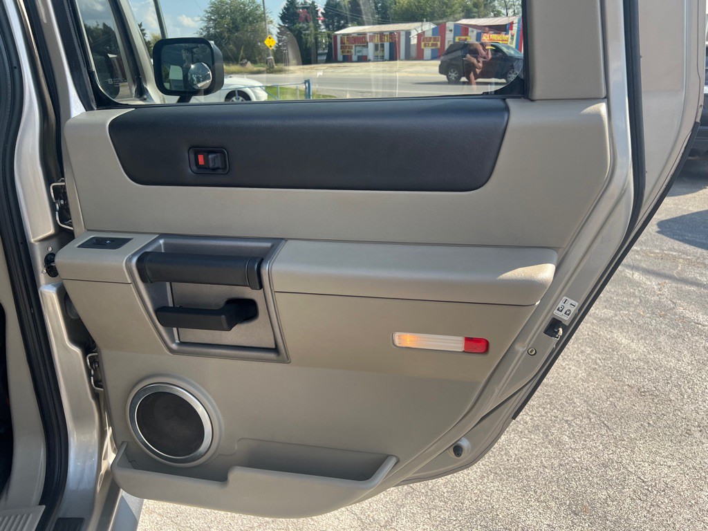 2003 HUMMER H2 Image 16