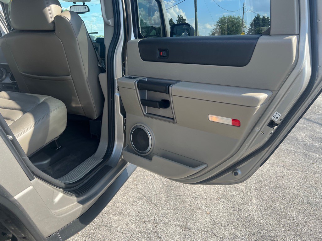 2003 HUMMER H2 Image 17