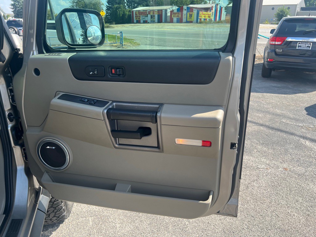2003 HUMMER H2 Image 18