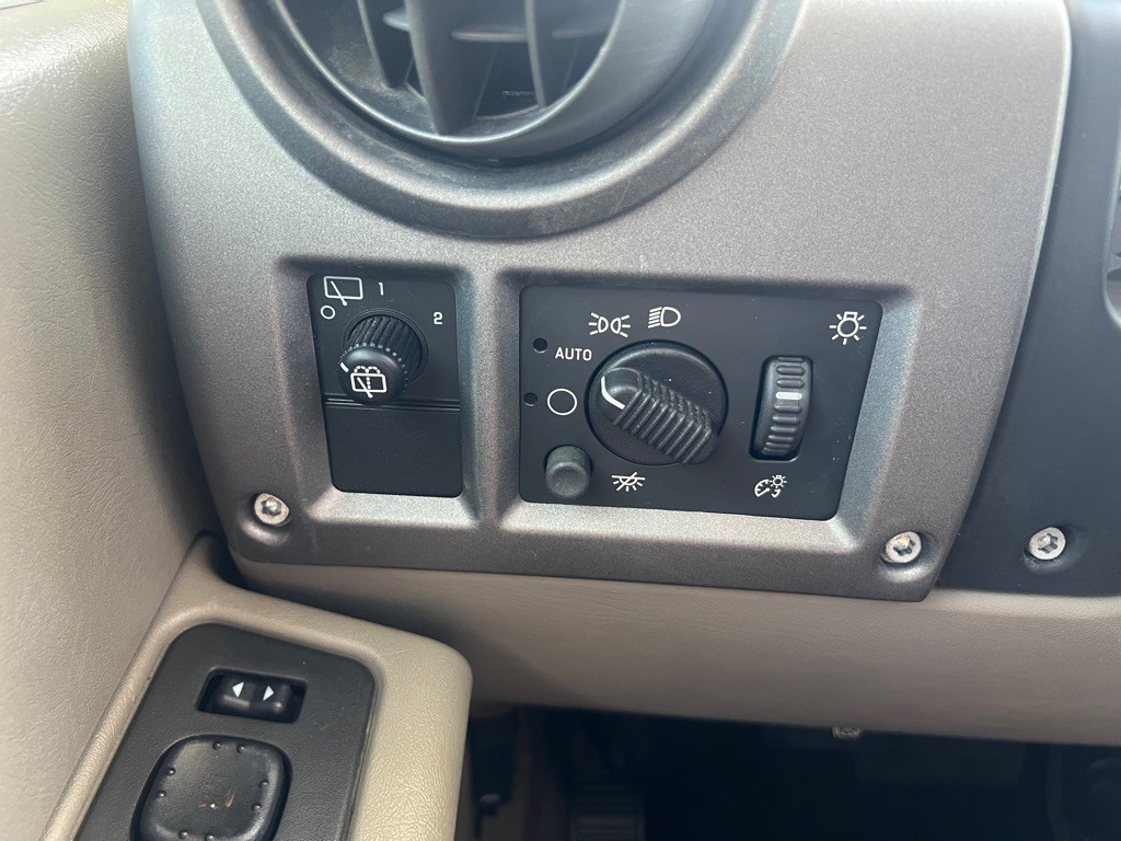 2003 HUMMER H2 Image 23