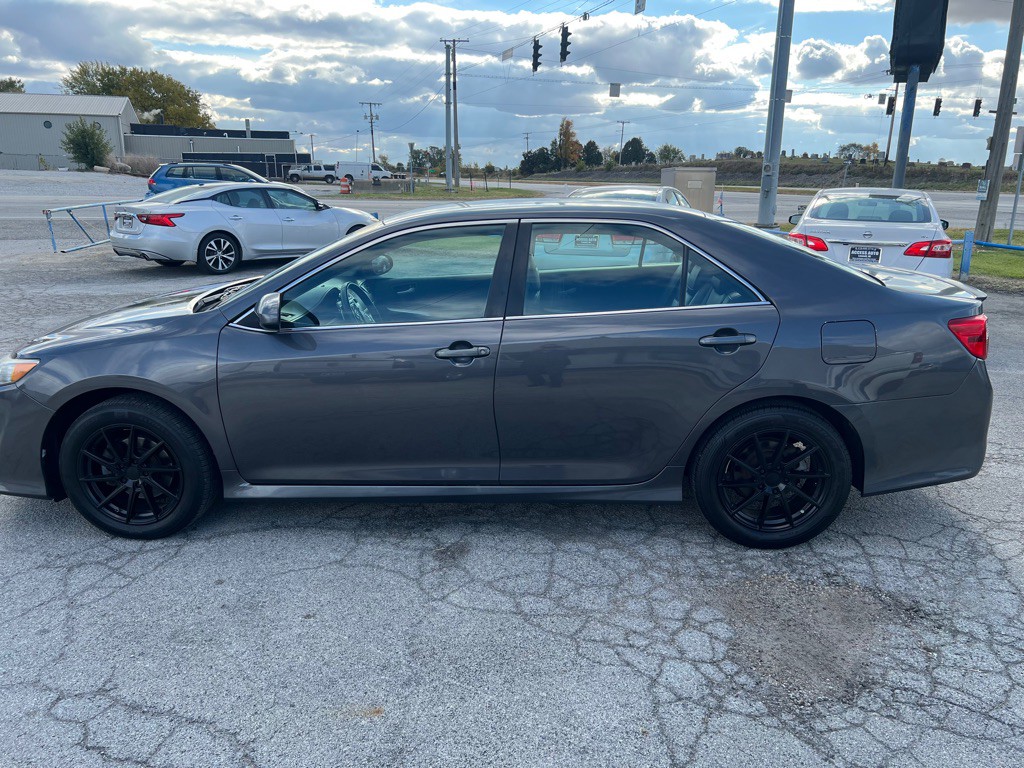 2012 Toyota Camry Image 2