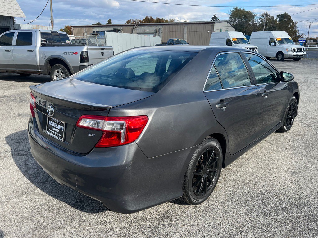 2012 Toyota Camry Image 5