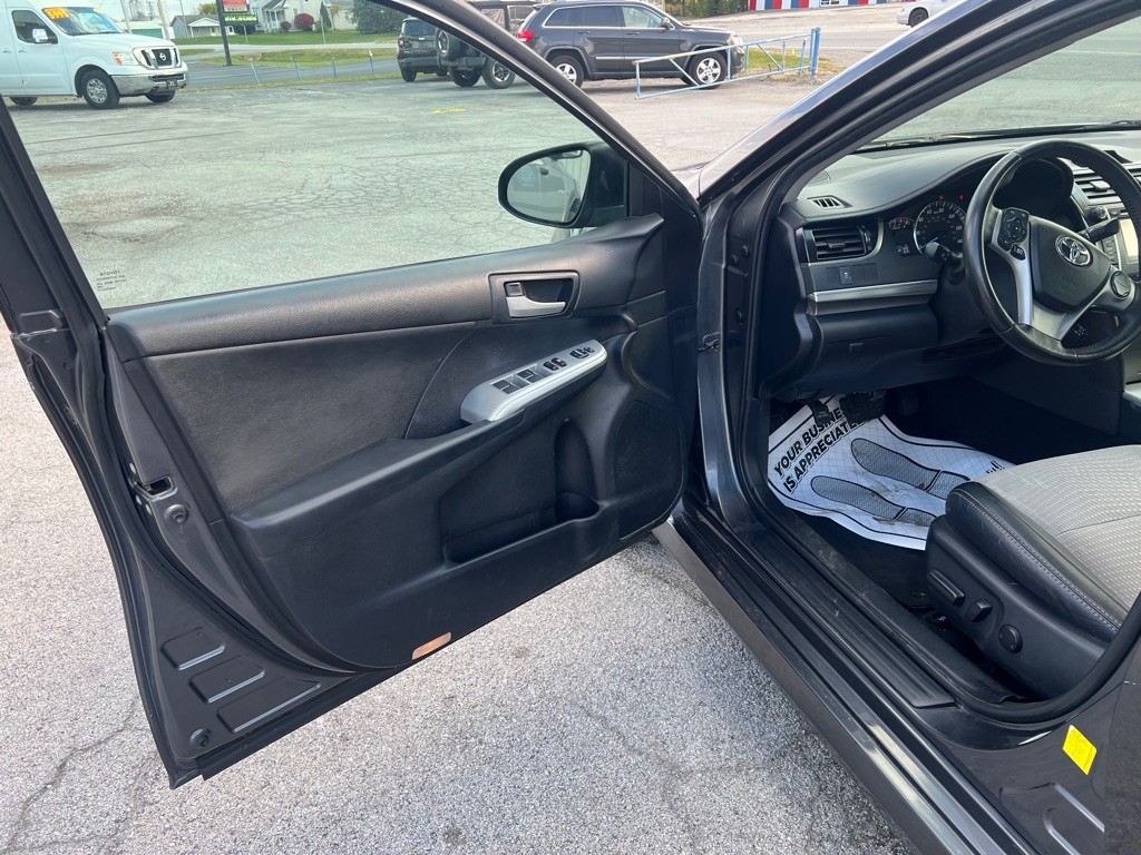 2012 Toyota Camry Image 11