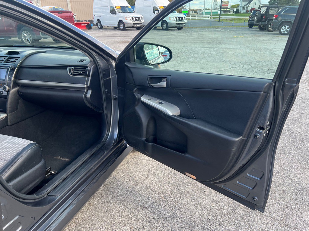 2012 Toyota Camry Image 17