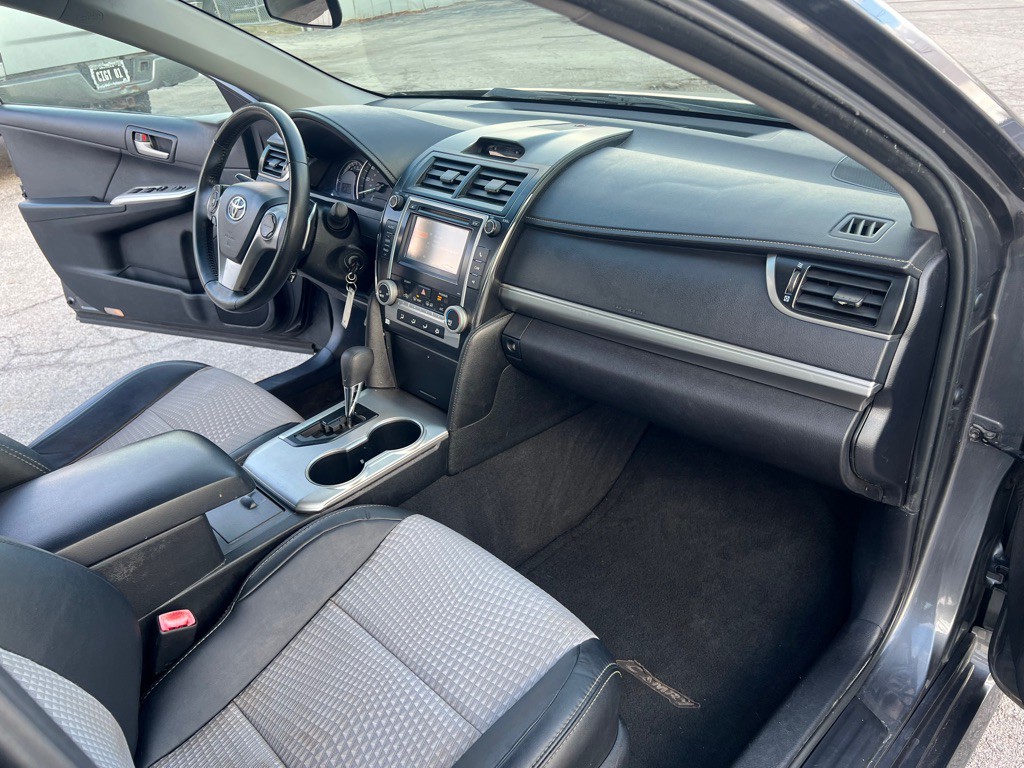 2012 Toyota Camry Image 35