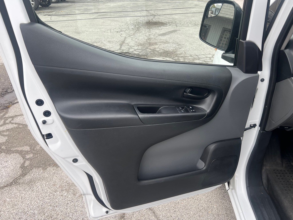 2015 Chevrolet Express Image 9