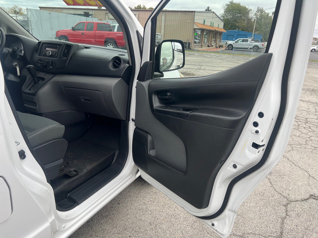 2015 Chevrolet Express Image 19