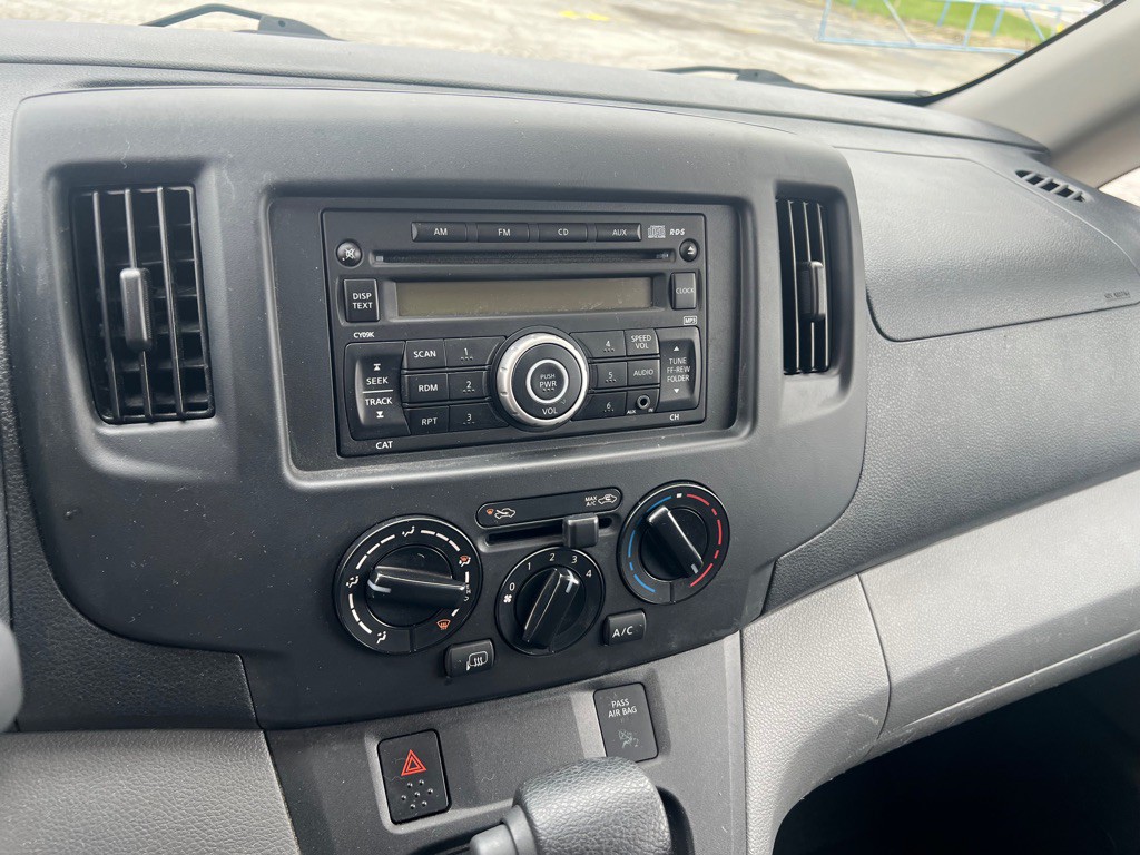 2015 Chevrolet Express Image 22