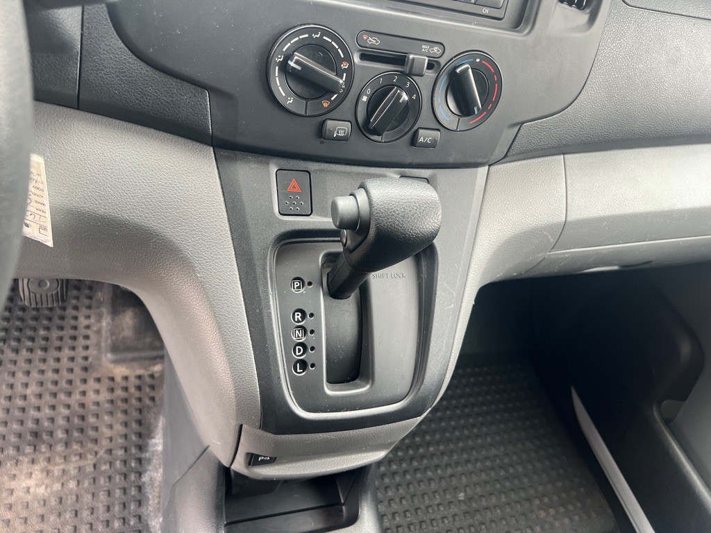 2015 Chevrolet Express Image 23