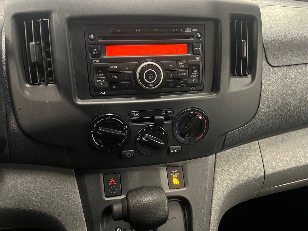 2015 Chevrolet Express Image 27