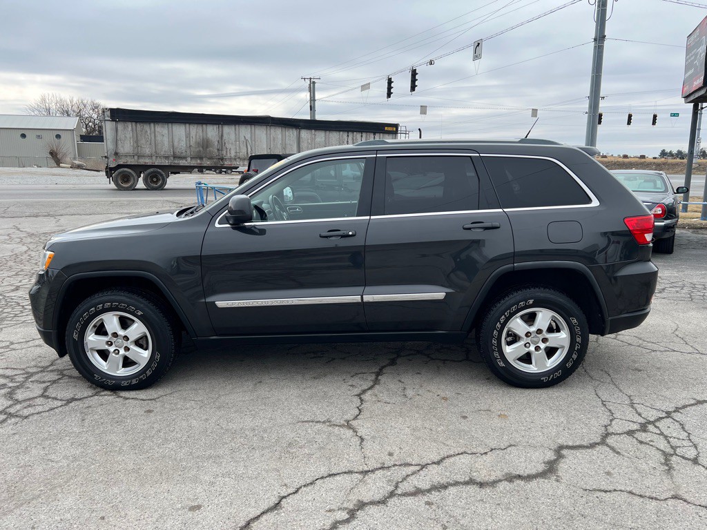 2011 Jeep Grand Cherokee Image 2