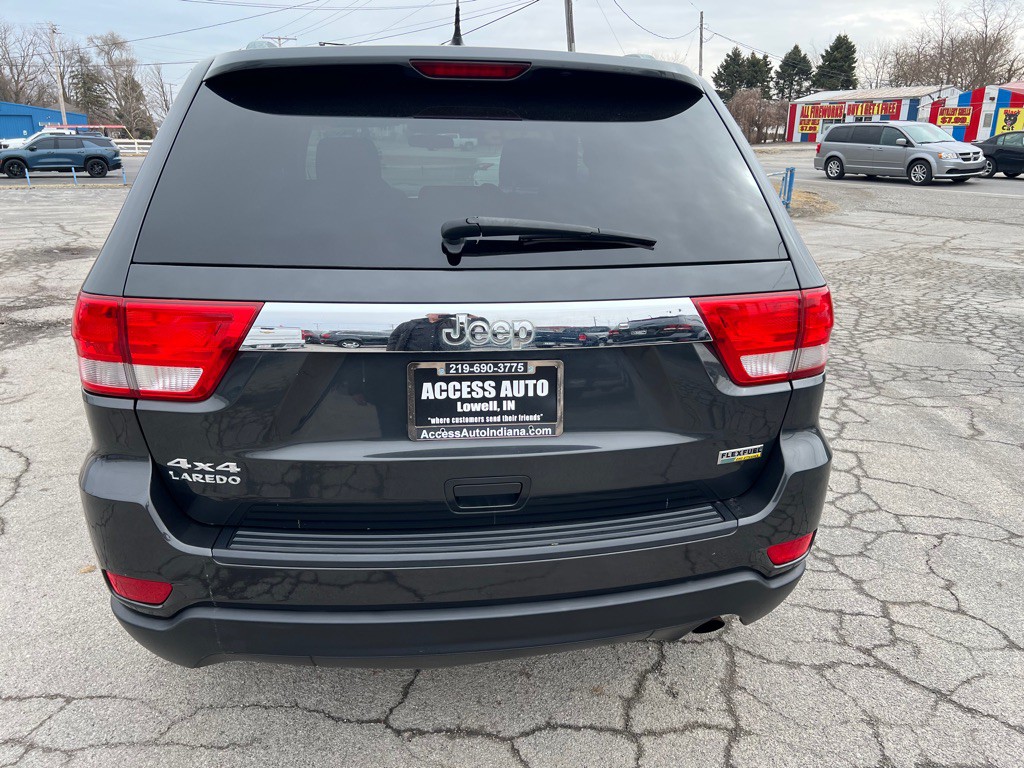 2011 Jeep Grand Cherokee Image 4