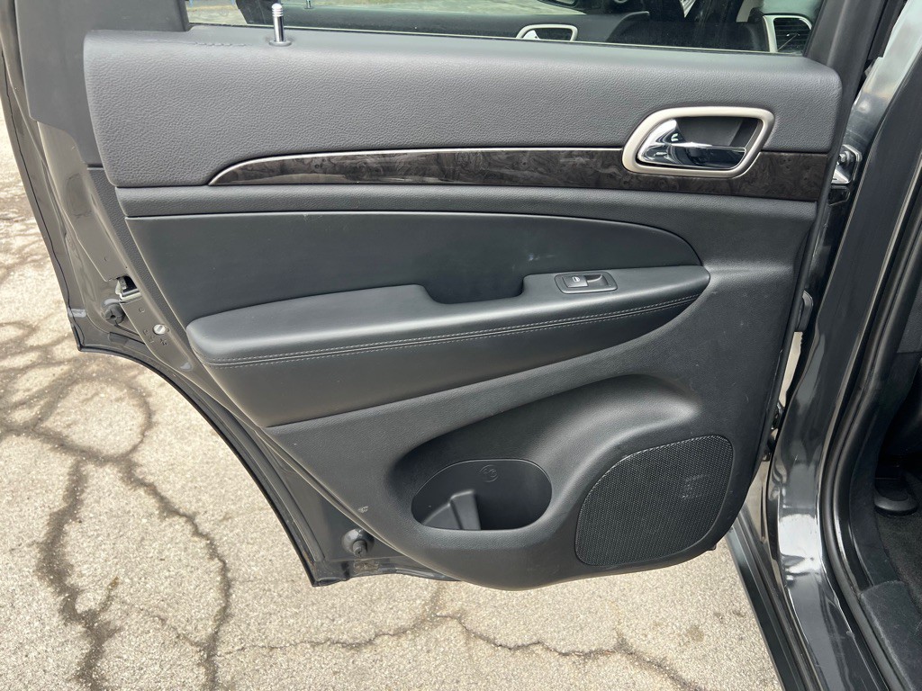 2011 Jeep Grand Cherokee Image 12