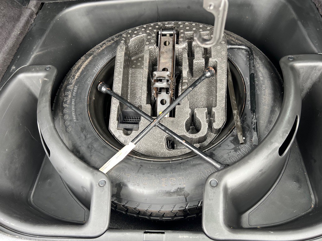 2011 Jeep Grand Cherokee Image 16