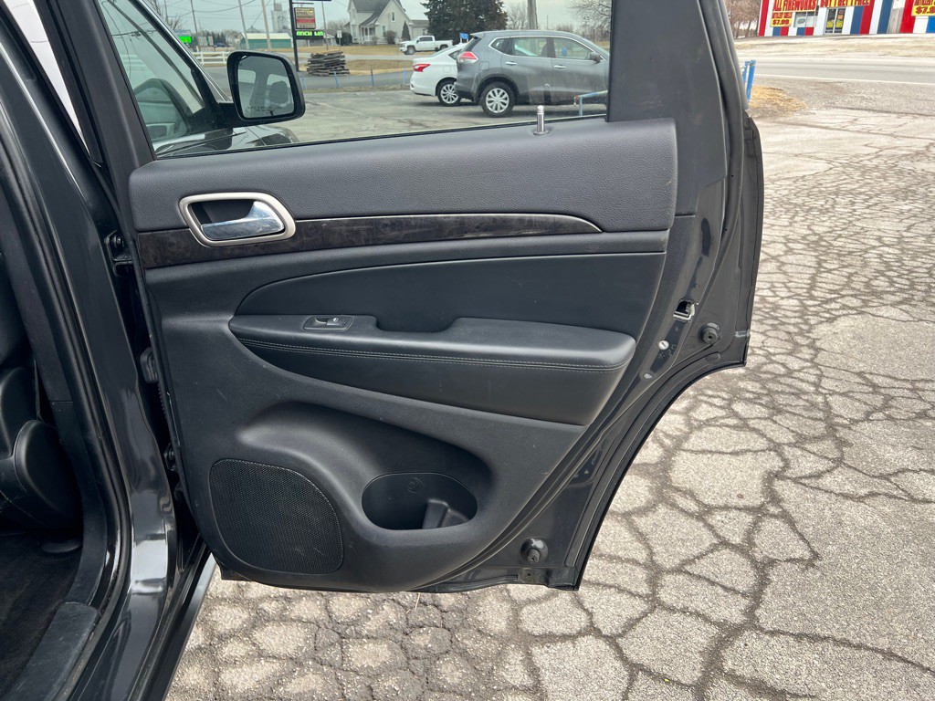 2011 Jeep Grand Cherokee Image 17