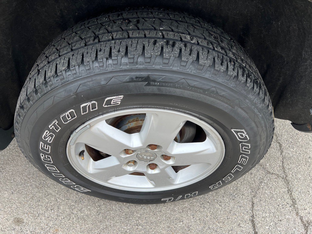 2011 Jeep Grand Cherokee Image 36