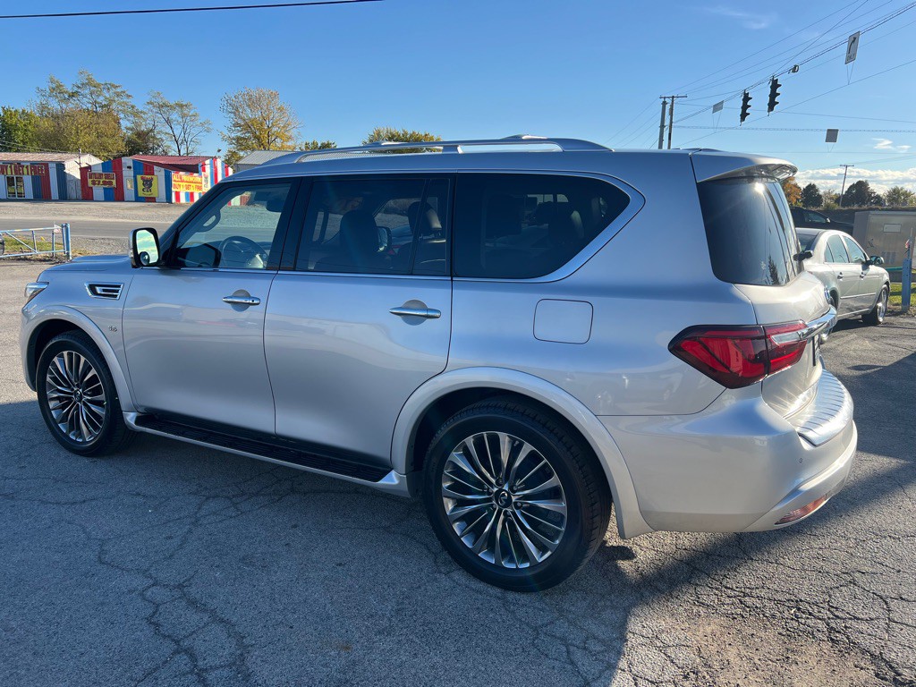 2018 INFINITI QX80 Image 9