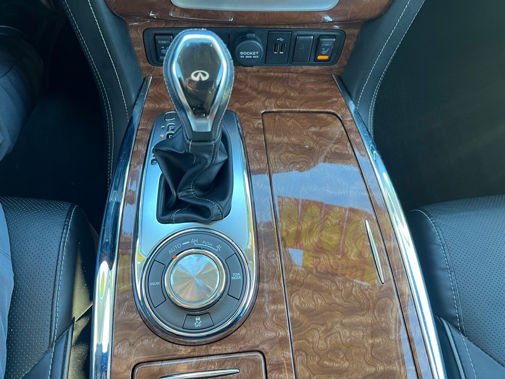 2018 INFINITI QX80 Image 32