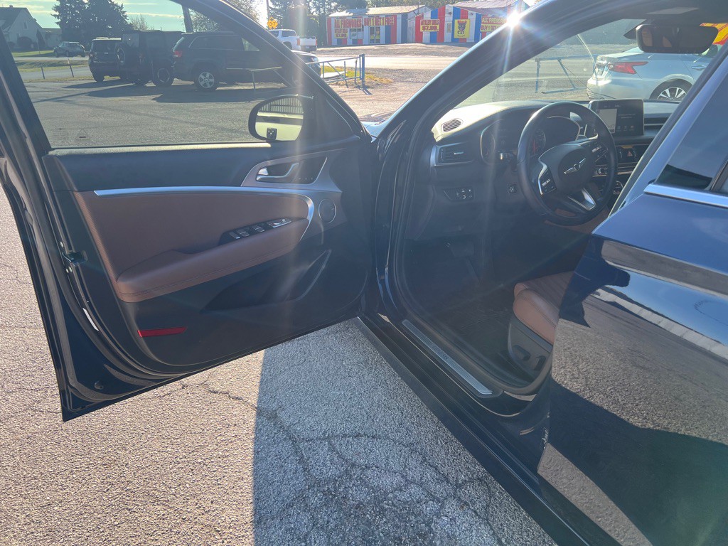 2020 Genesis G70 Image 11