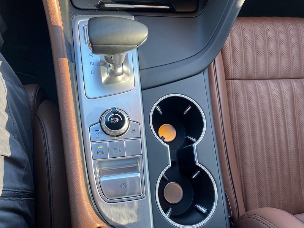 2020 Genesis G70 Image 24