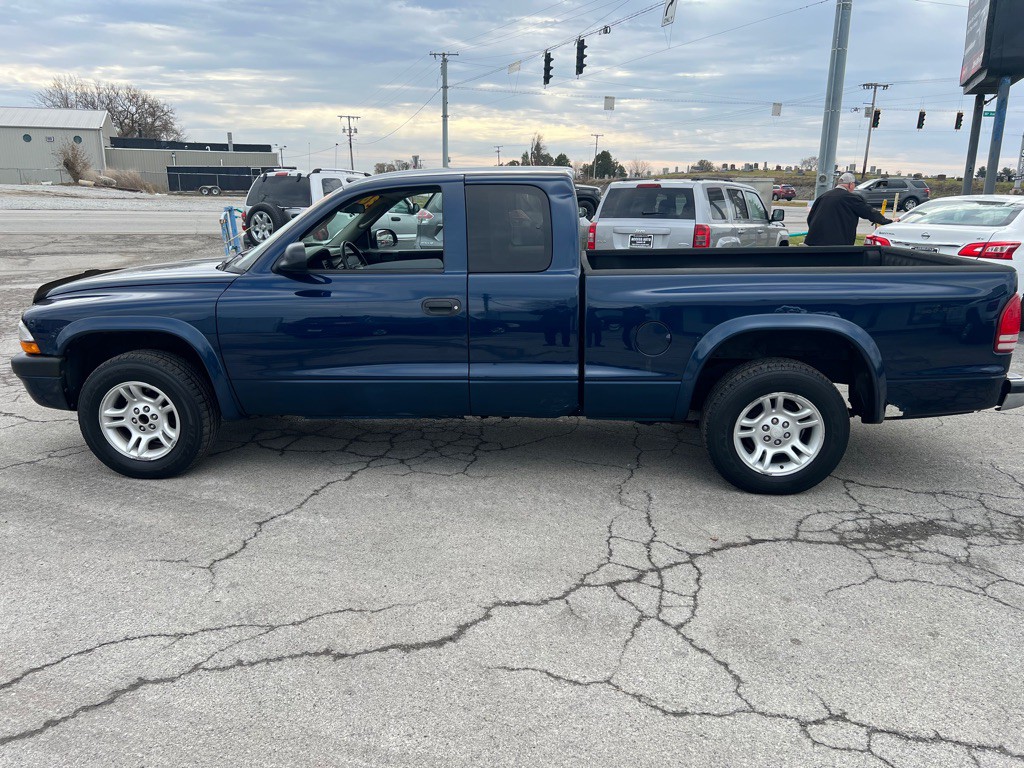 2004 Dodge Dakota Image 2