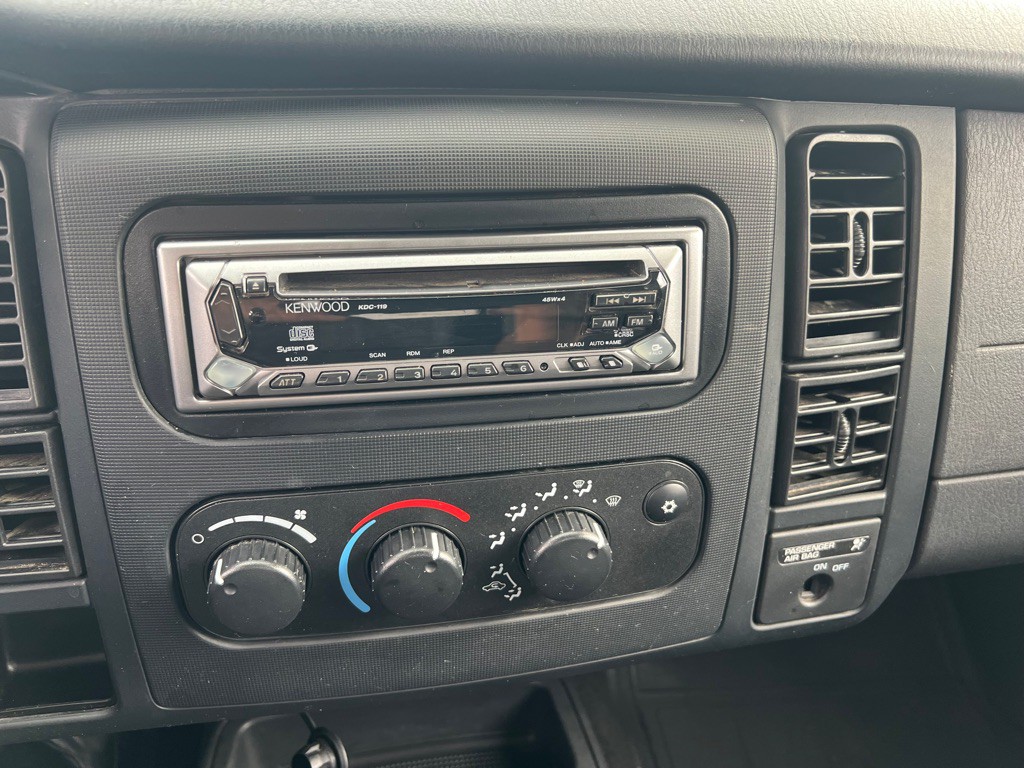 2004 Dodge Dakota Image 21