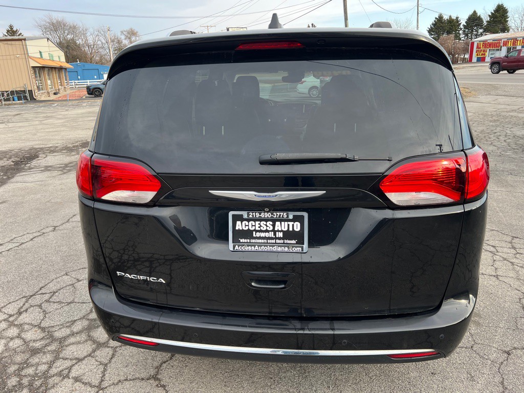 2017 Chrysler Pacifica Image 4