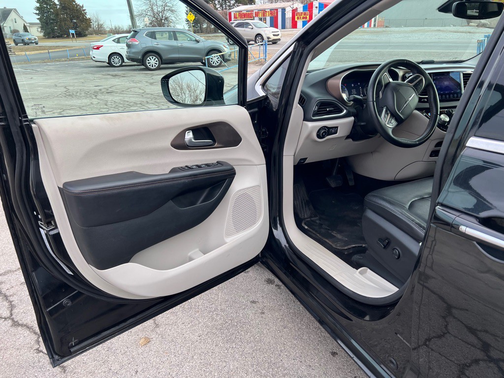 2017 Chrysler Pacifica Image 10