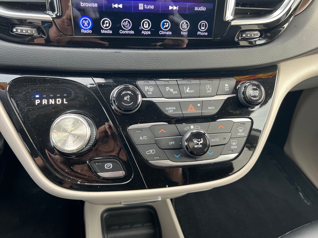 2017 Chrysler Pacifica Image 18