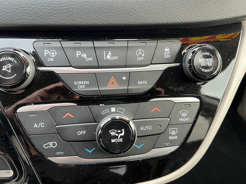 2017 Chrysler Pacifica Image 20