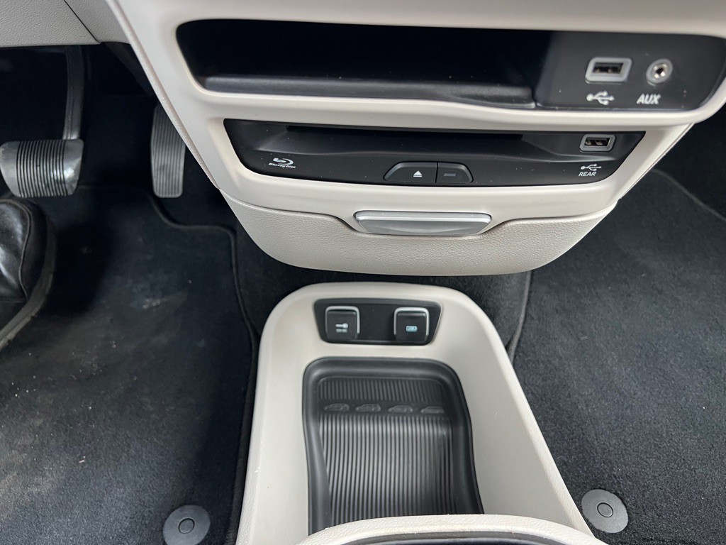 2017 Chrysler Pacifica Image 21